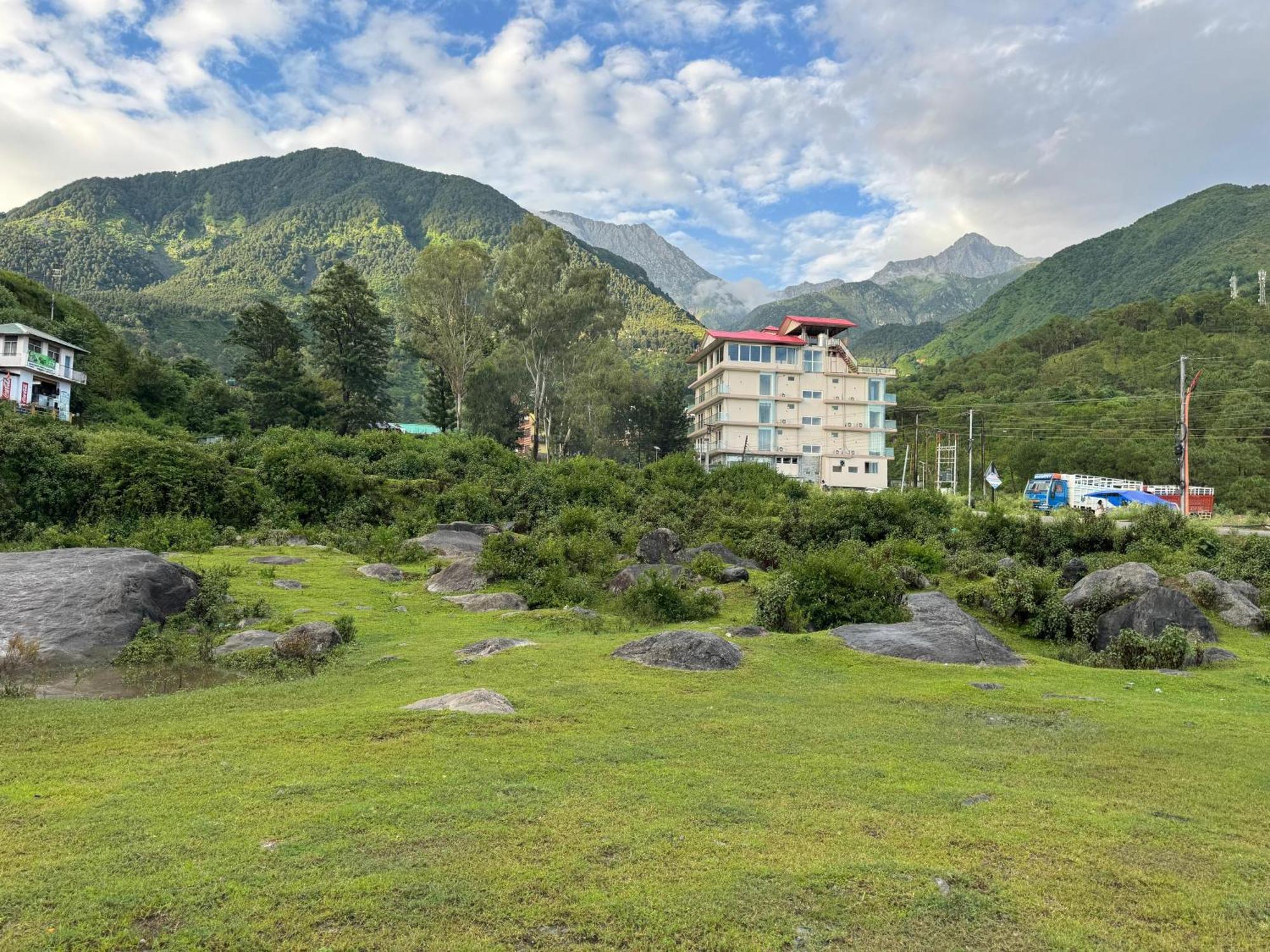 Manuni Inn - Riverside Resort Dharamshala Buitenkant foto