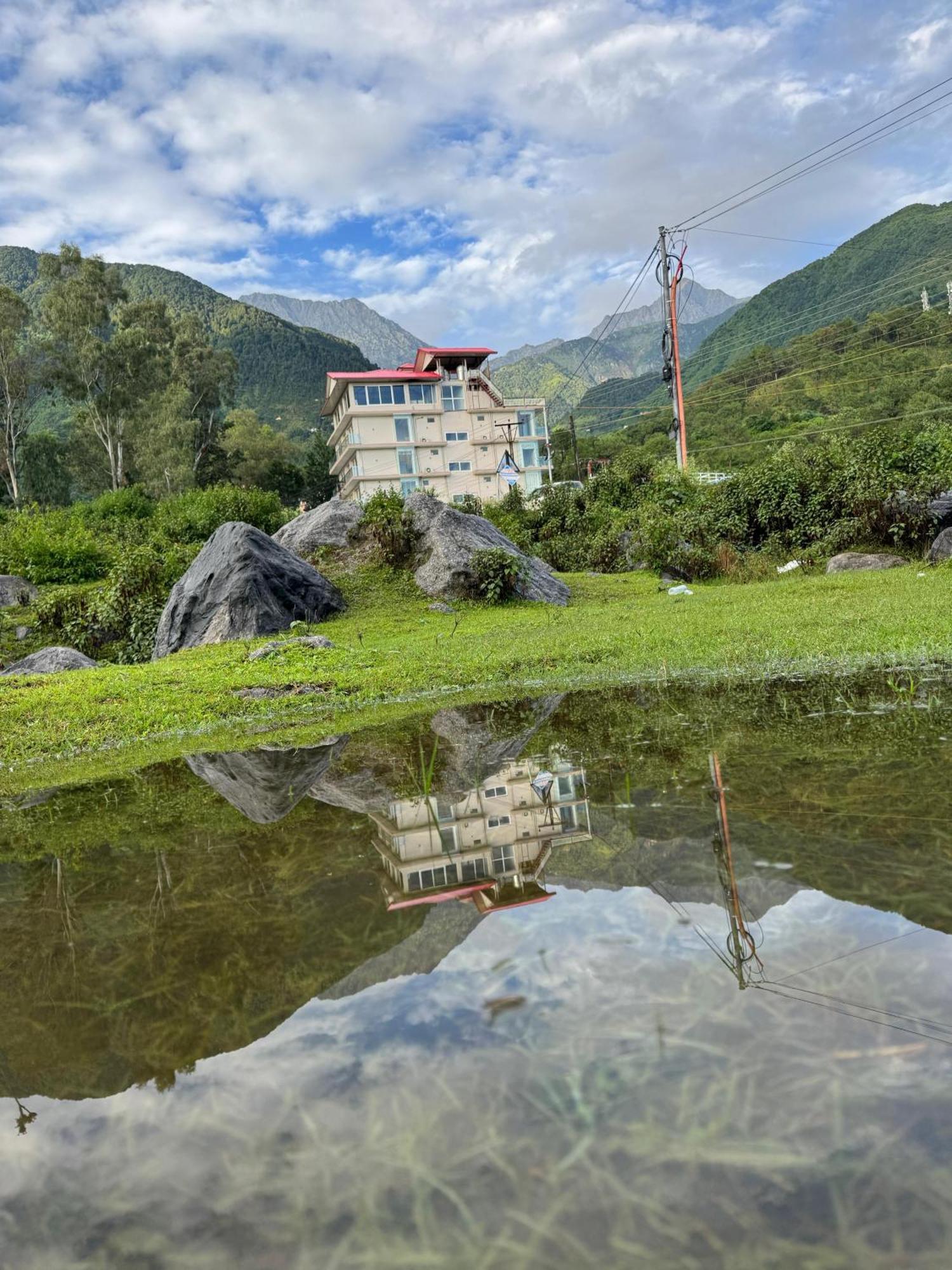 Manuni Inn - Riverside Resort Dharamshala Buitenkant foto